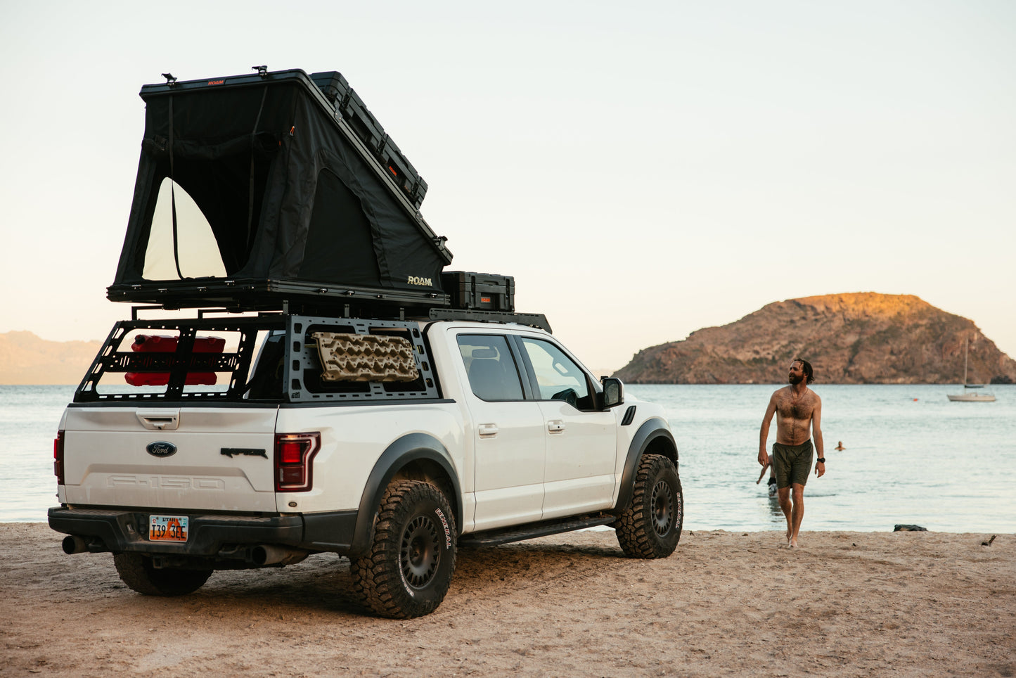 ROAM The Desperado Hardshell Rooftop Tent